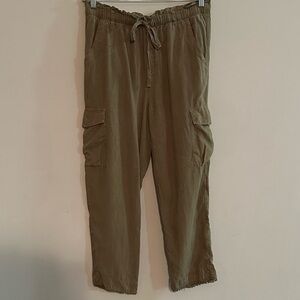 EUC Chelsea & Violet army Green Raw Hem Pants size Lg
